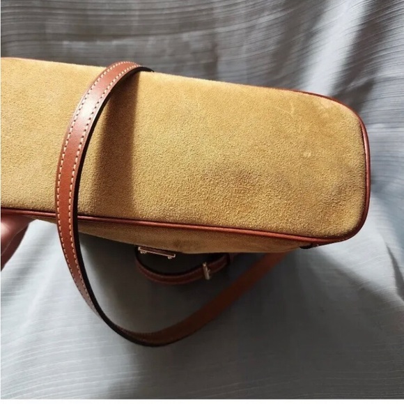 DOONEY & BOURKE Crossbody Bag
Leather Suede adjustable strap - Picture 4 of 5